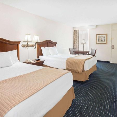 Отель Baymont By Wyndham Rocky Mount I-95 Экстерьер фото