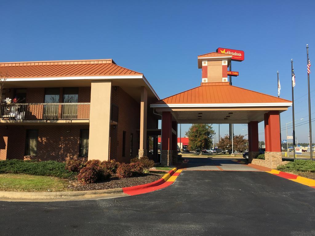 Отель Baymont By Wyndham Rocky Mount I-95 Экстерьер фото